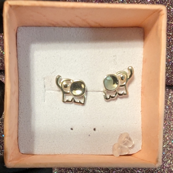 Adorable Small Sterling Silver Baby Elephant Studs Earrings - Picture 5 of 8
